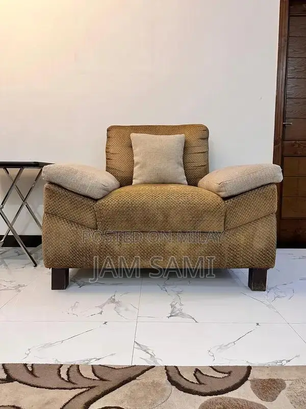 Classic 6-Seater Living Room Sofa Set in Good Condition