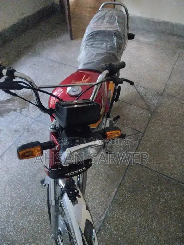 Honda CD 70 Motorcycle - Pristine 2025 Model