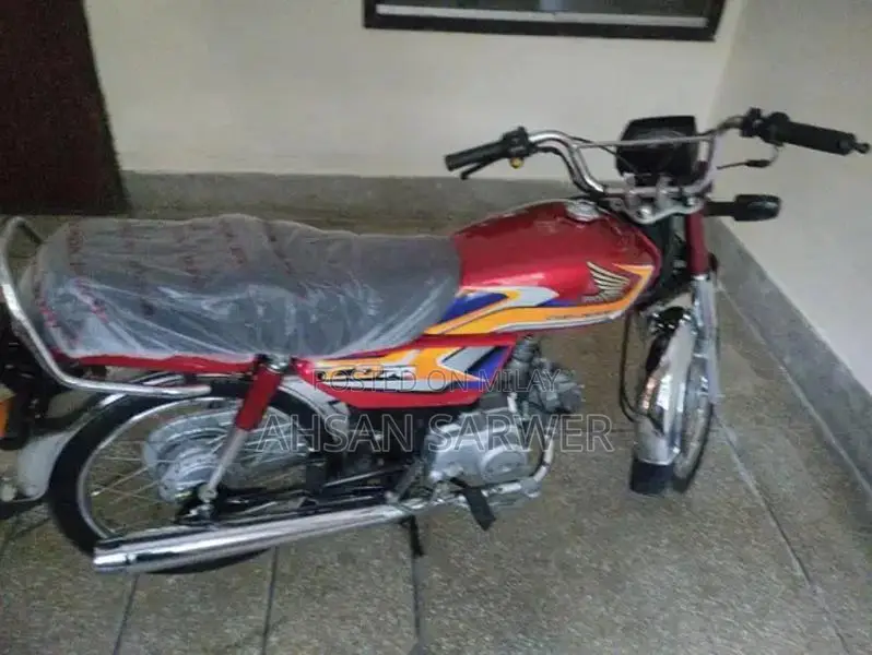 Honda CD 70 Motorcycle - Pristine 2025 Model