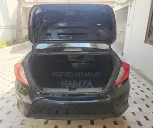 Photo - Honda Civic 2016 Sedan - Black Compact Car