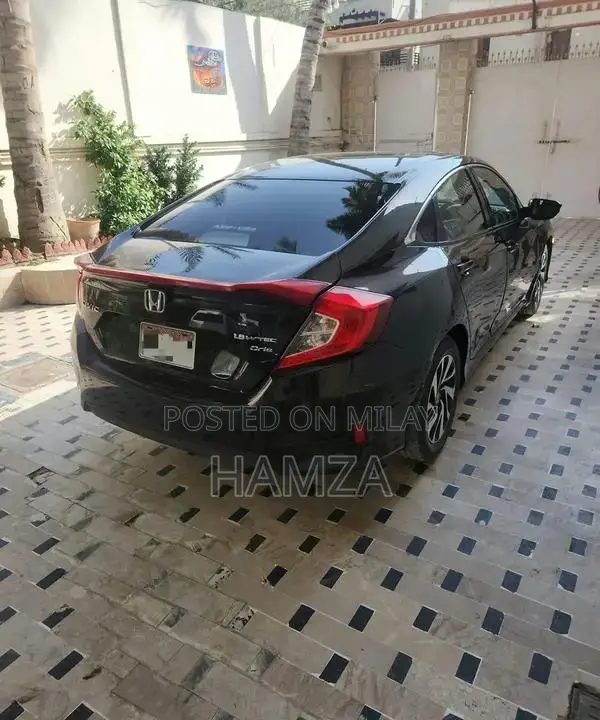 Honda Civic 2016 Sedan - Black Compact Car