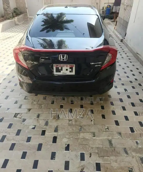 Honda Civic 2016 Sedan - Black Compact Car