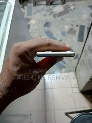 Photo - Apple iPhone 7 128GB Storage Smartphone with Issues