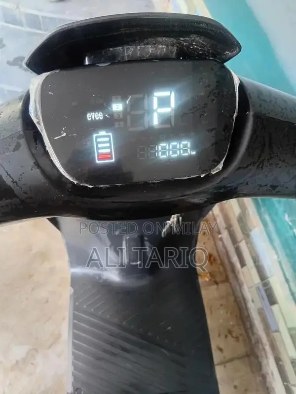 Evee S1 Electric Scooter - Low Mileage, Nearly New