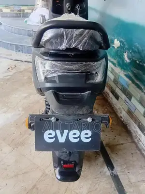 Evee S1 Electric Scooter - Low Mileage, Nearly New