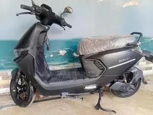 Evee S1 Electric Scooter - Low Mileage, Nearly New