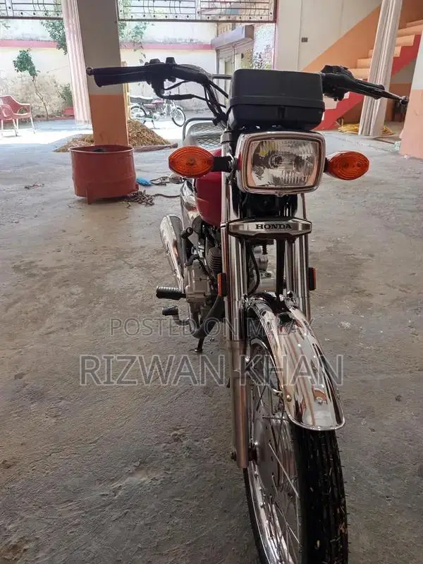 Honda 125 Motorcycle with Self Start System