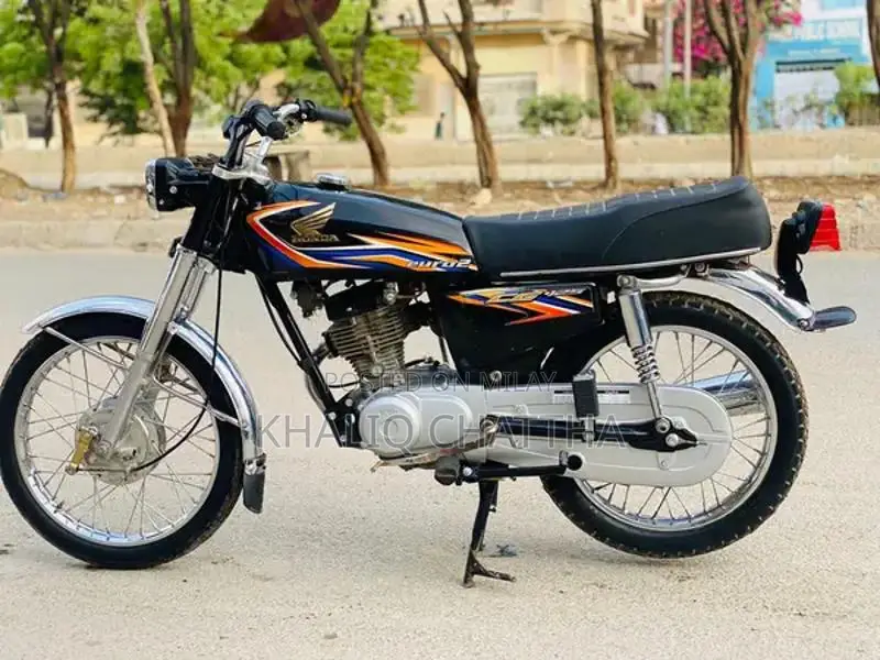 Honda CG125 Motorcycle - Classic Road Bike