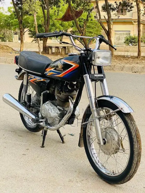 Honda CG125 Motorcycle - Classic Road Bike