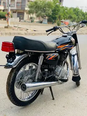 Honda CG125 Motorcycle - Classic Road Bike