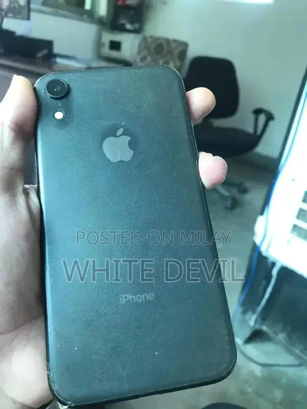 Apple iPhone XR 64GB Smartphone