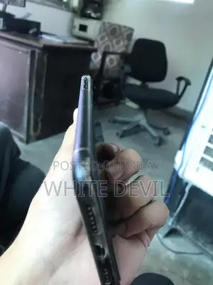 Apple iPhone XR 64GB Smartphone