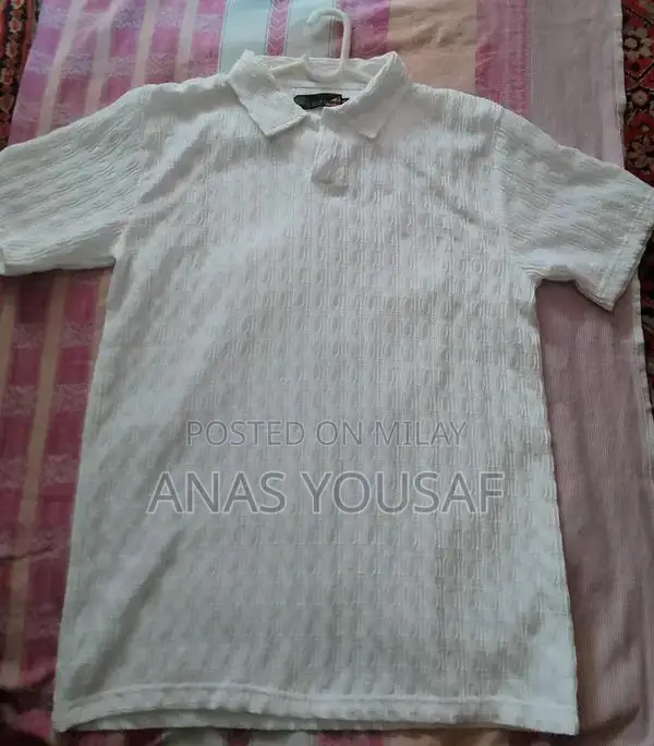 Stylish Old Money Graphic T-Shirt in Medium Size