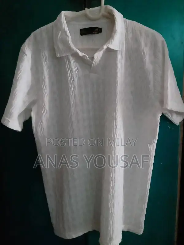 Stylish Old Money Graphic T-Shirt in Medium Size