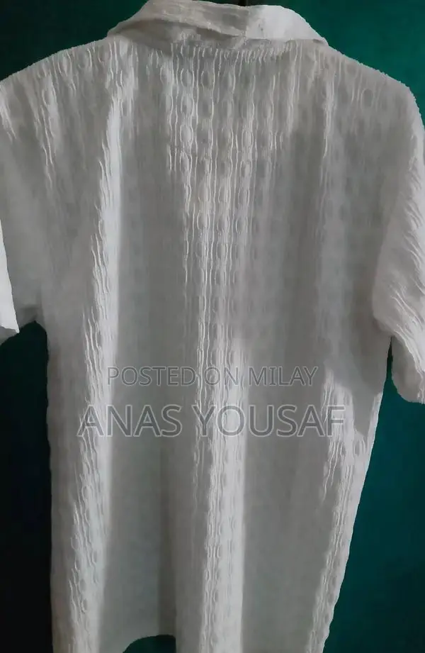 Stylish Old Money Graphic T-Shirt in Medium Size