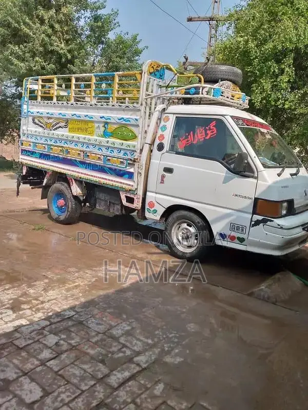 Hyundai Shahzore Mitsubishi Commercial Vehicle for Sale