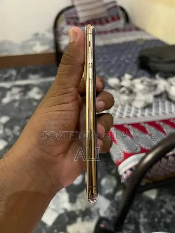 Apple iPhone 11 Pro Max 64GB Unlocked Smartphone