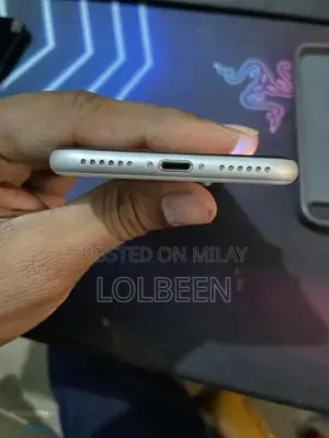 Apple iPhone SE 2020 Smartphone - White 128GB Storage