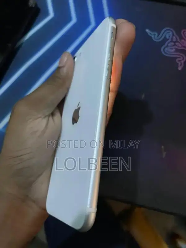 Apple iPhone SE 2020 Smartphone - White 128GB Storage