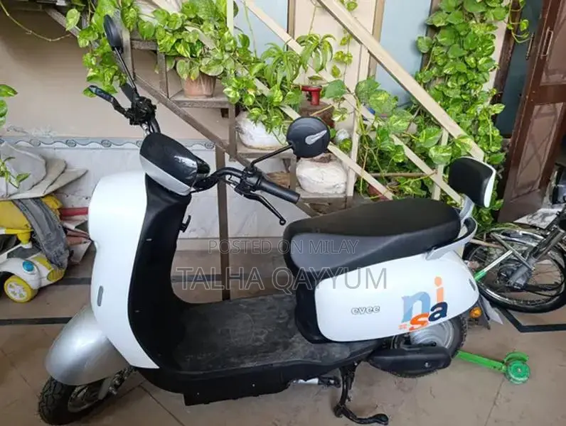 Evee Nisa Scooty 2025 - Low Mileage Urban Scooter