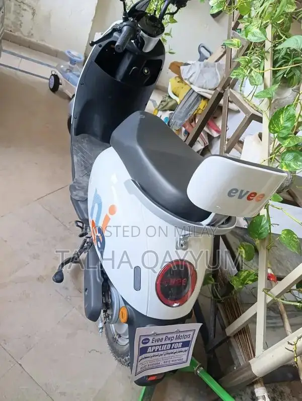 Evee Nisa Scooty 2025 - Low Mileage Urban Scooter
