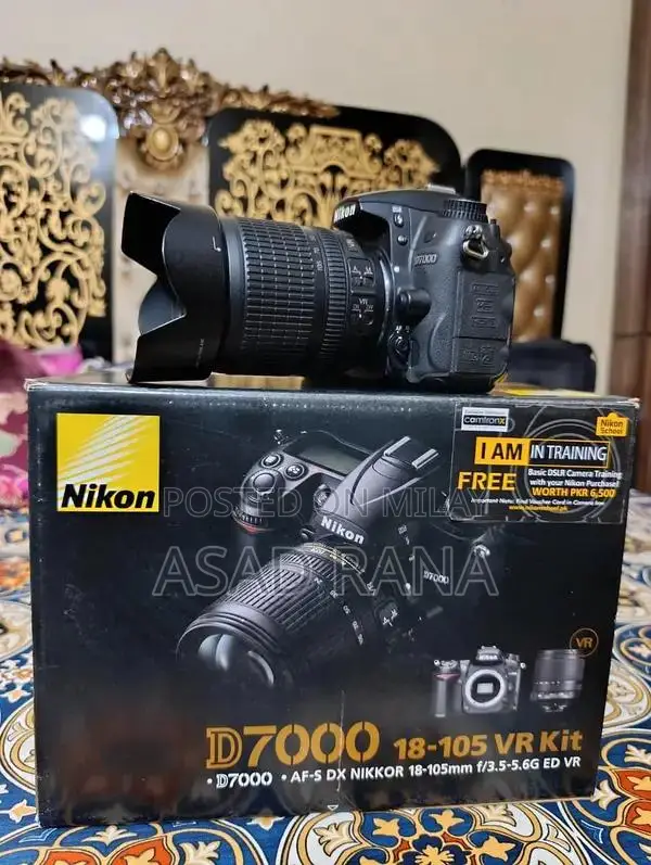 Nikon D7000 DSLR Camera with 18-105mm Lens