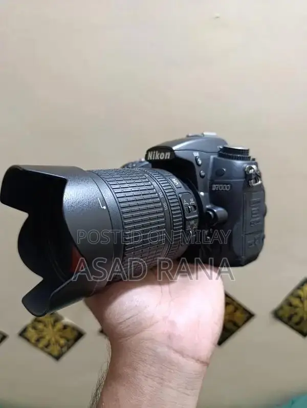 Nikon D7000 DSLR Camera with 18-105mm Lens