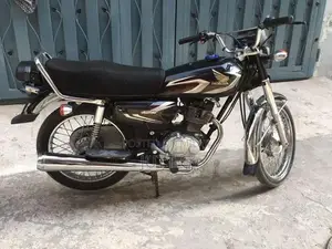 Photo - Honda 125cc Motorcycle - 2022 Model Compact Urban Ride