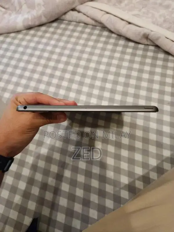 Apple iPad 8th Generation 32GB Wi-Fi Tablet