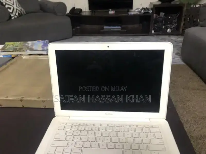 Apple MacBook 2009 Laptop - Functional Without Charger