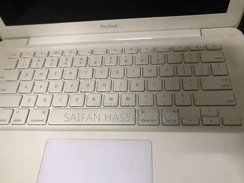 Apple MacBook 2009 Laptop - Functional Without Charger