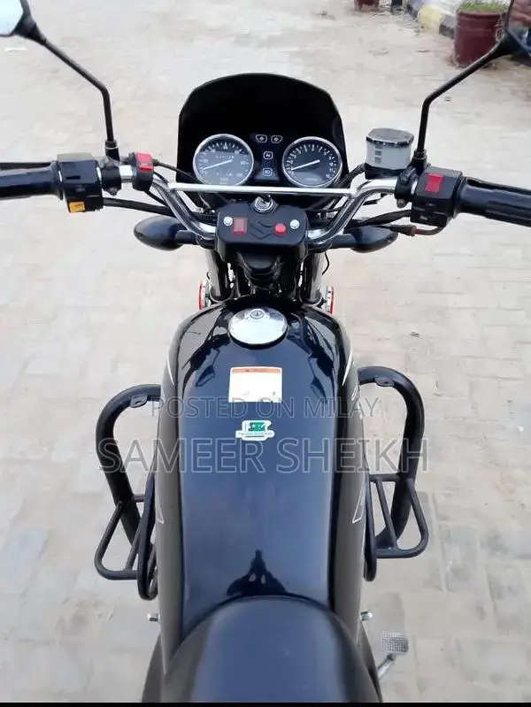 Suzuki GS 150 SE Motorcycle - Well-Maintained Single Cylinder Bike