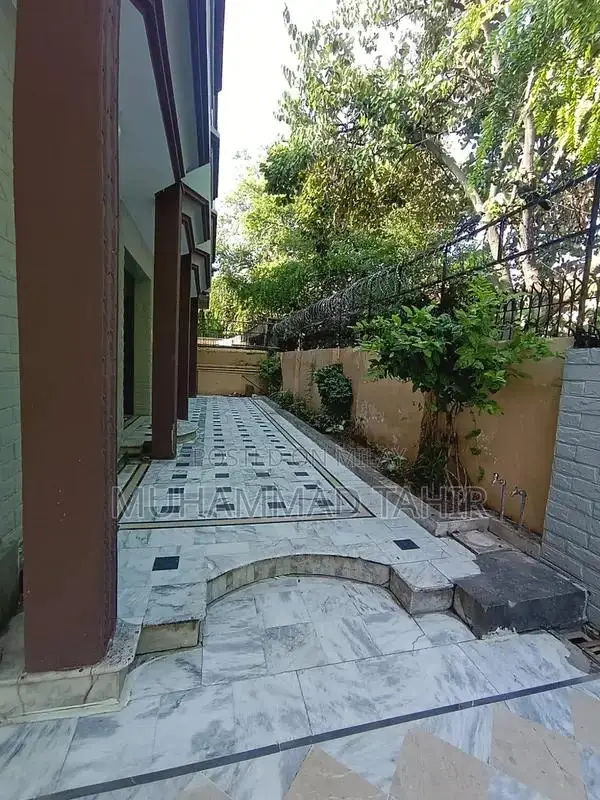 Guest House Rooms for Daily and Weekly Stays