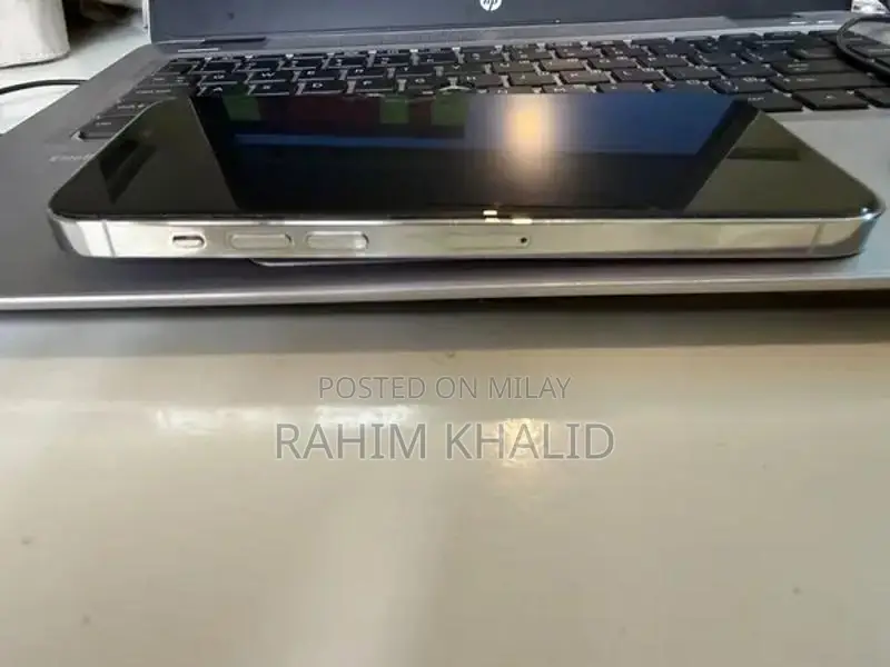 High-Performance Apple Smartphone with Extra Clean Condition