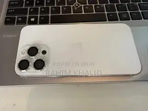 High-Performance Apple Smartphone with Extra Clean Condition