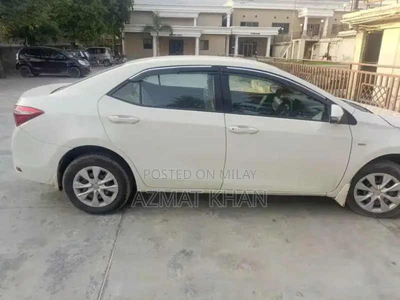 Toyota Corolla XLI 2017 Sedan - Well-Maintained Compact Car