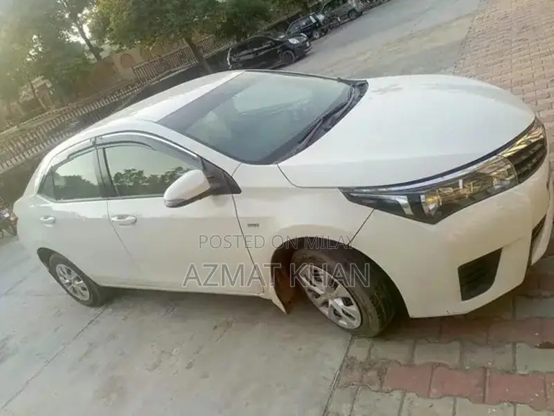 Toyota Corolla XLI 2017 Sedan - Well-Maintained Compact Car