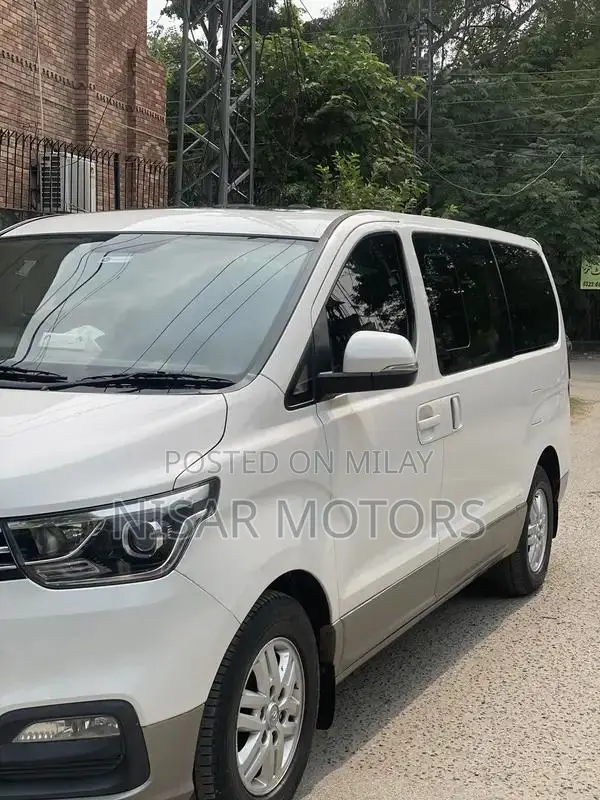 2019 Hyundai Grand Starex 12-Seater Luxury Van