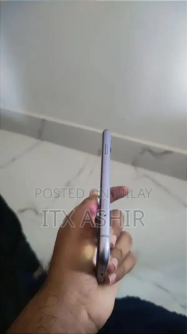 Apple iPhone 11 64GB Smartphone - Purple Edition