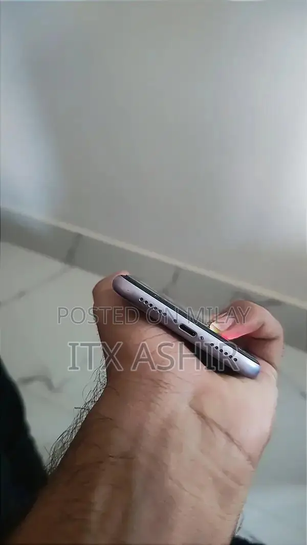 Apple iPhone 11 64GB Smartphone - Purple Edition