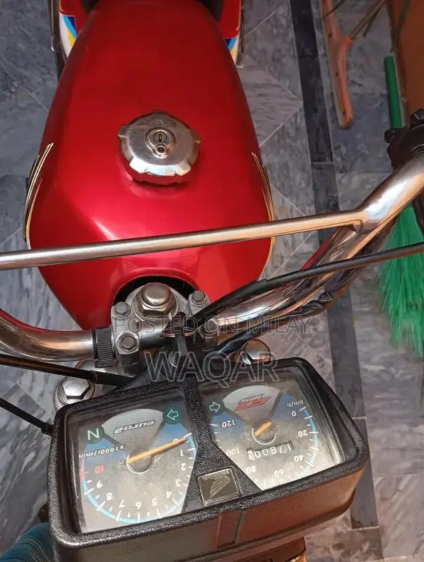 Honda 125cc Motorcycle in Excellent Condition