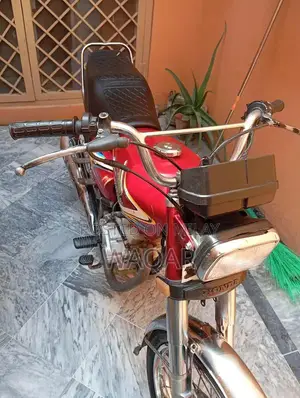 Honda 125cc Motorcycle in Excellent Condition