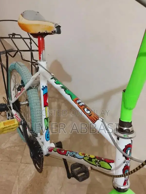 Phoenix White Bicycle - New Condition with Working Gears and Brakes