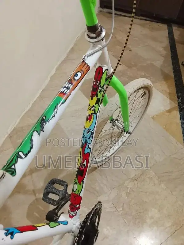 Phoenix White Bicycle - New Condition with Working Gears and Brakes