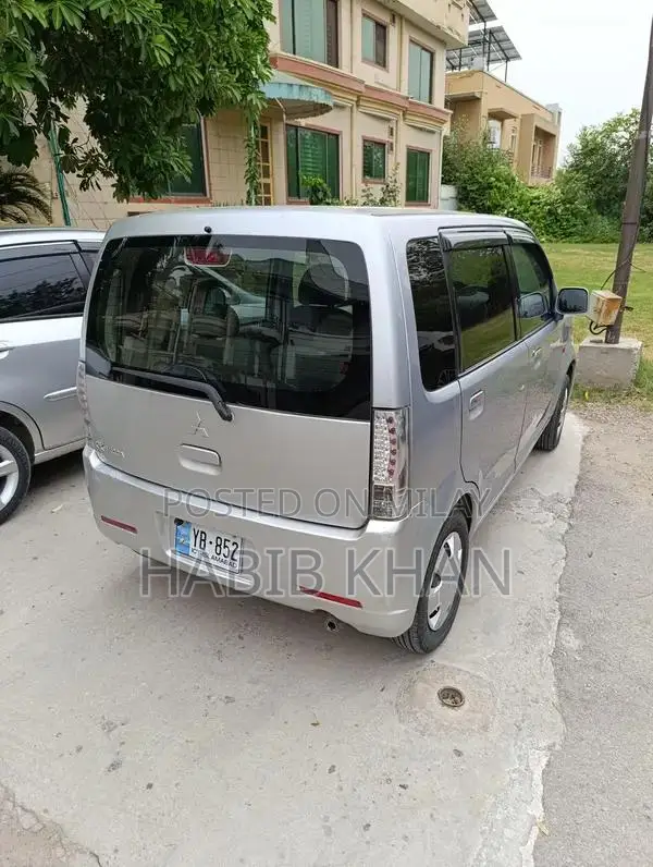 Mitsubishi EK Wagon: Reliable Compact Family Car