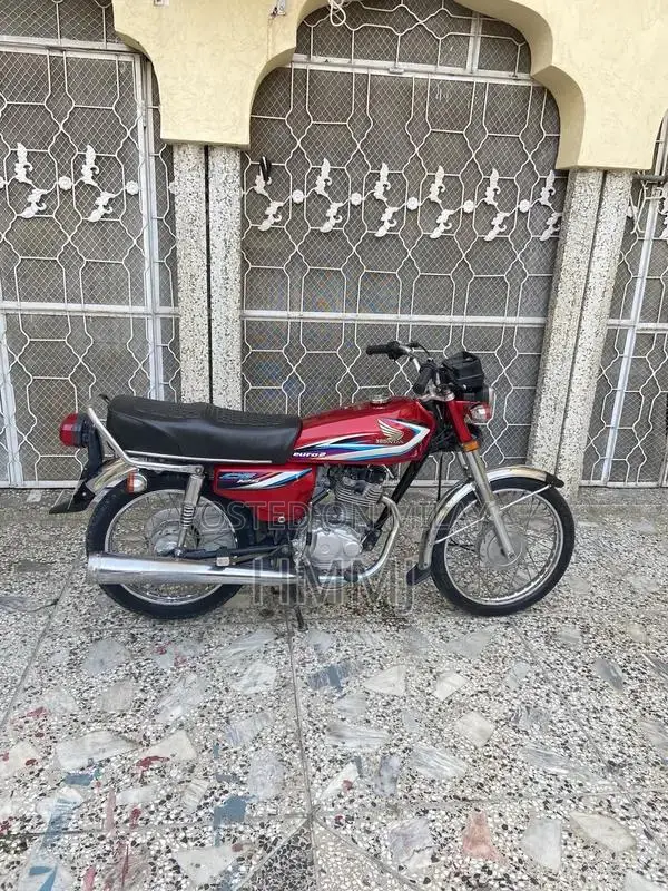 Honda CG125 Motorcycle - 2015 Model Reliable Commuter Bike