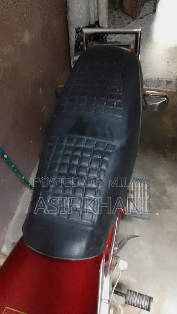 Yamaha YB 100 Classic Motorcycle - Vintage 1991 Model