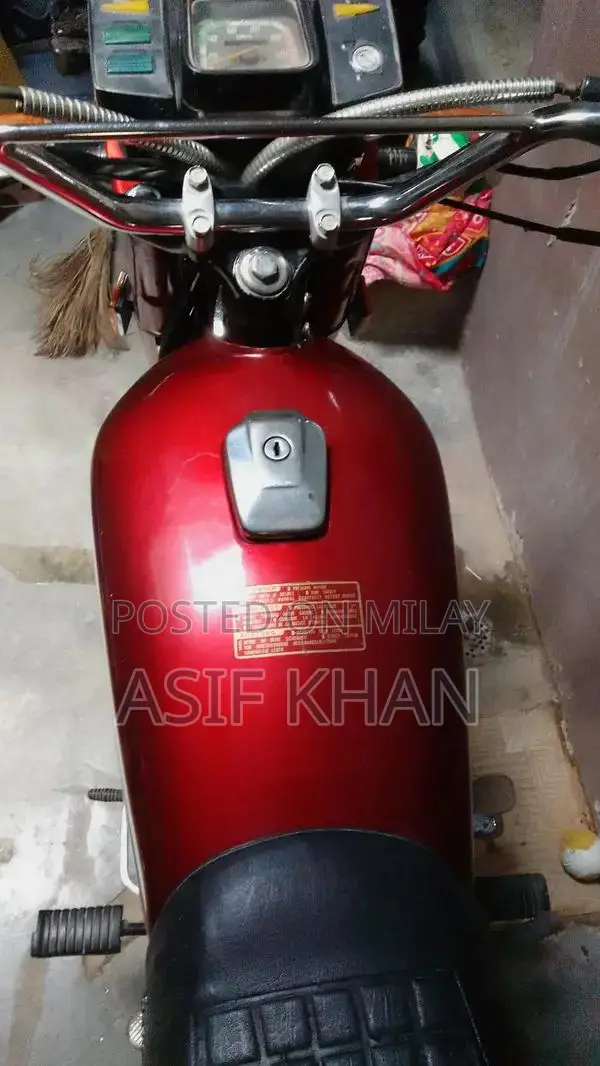 Yamaha YB 100 Classic Motorcycle - Vintage 1991 Model