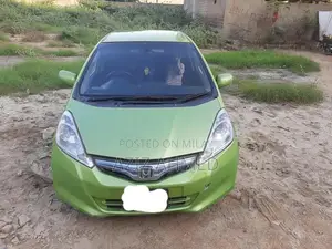 Photo - Honda Fit Compact Hatchback 2011-2013 Automatic Transmission