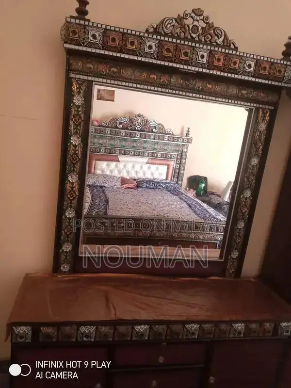 5-Drawer Wooden Dressing Table in Good Condition